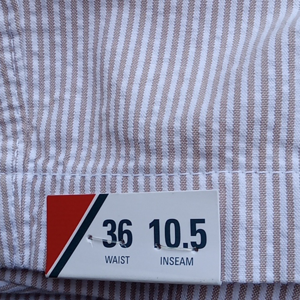 Men's stripe shorts new with tag.IZOD 36 inseam10.5